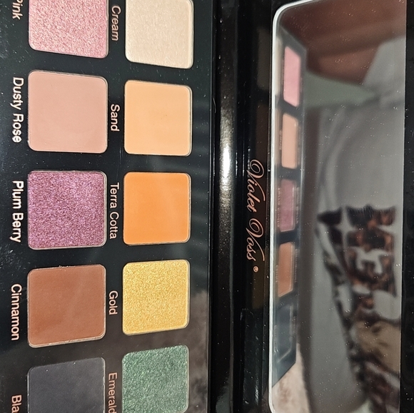 Violet Voss Essentials Pro Pallete - Picture 5 of 7